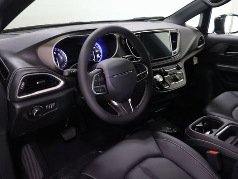 New 2027 Chrysler Pacifica Select AWD/4WD image 20