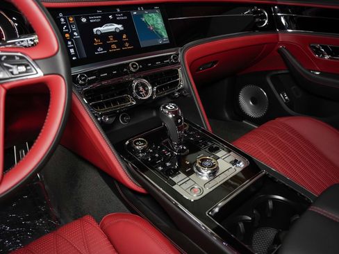 Used 2020 Bentley Flying Spur W12 image 52