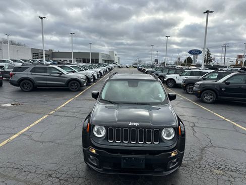 Used 2017 Jeep Renegade Latitude image 3