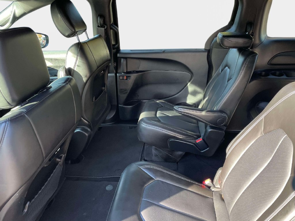 Used 2025 Chrysler Pacifica Select FWD image 15