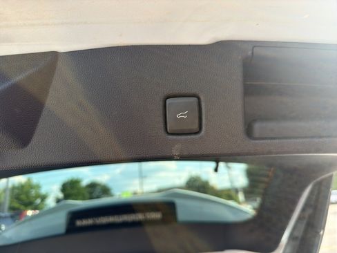 Used 2025 Ford Escape ST-Line FWD image 18