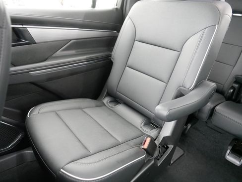 Certified 2025 Buick Enclave Preferred image 12