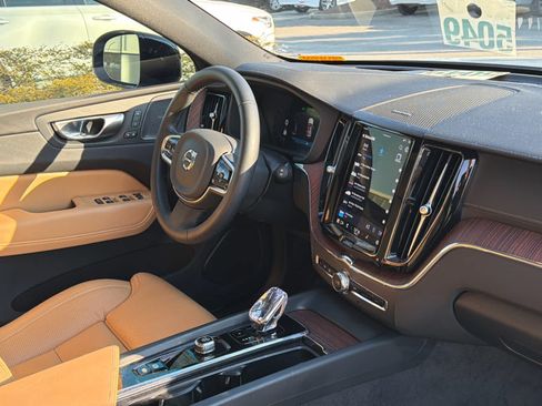 Used 2024 Volvo XC60 T8 Ultimate w/ Climate Package image 18