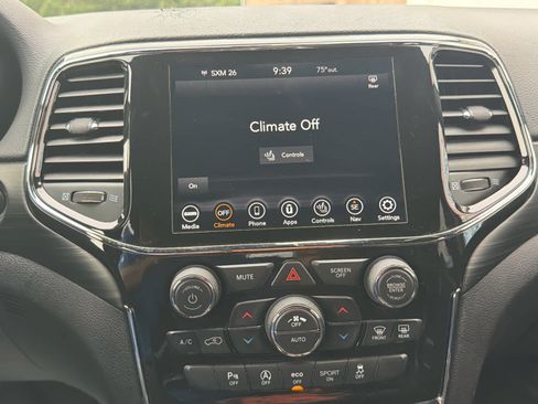 Used 2022 Jeep Grand Cherokee Laredo X AWD/4WD image 27