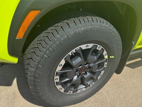 New 2026 Nissan Frontier PRO-4X w/ Pro-4x Convenience Package image 2