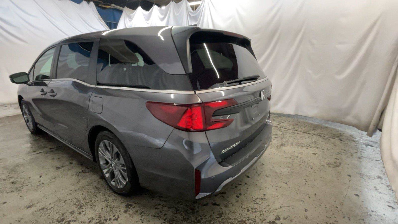 Certified 2025 Honda Odyssey Touring image 9