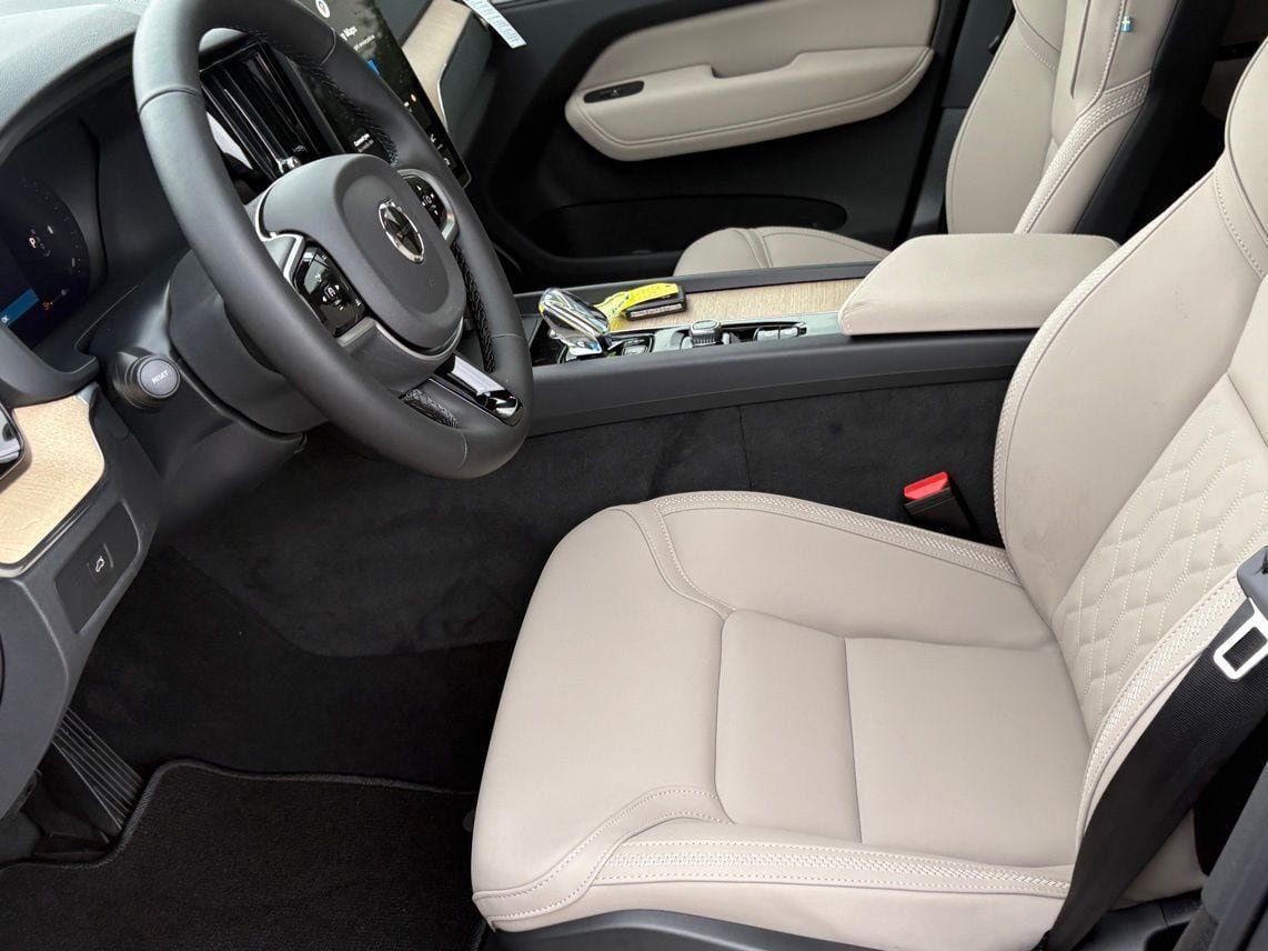 New 2026 Volvo XC60 B5 Plus w/ Protection Package Premier AWD/4WD image 19