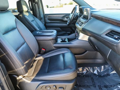 Used 2022 Chevrolet Tahoe Z71 w/ Luxury Package image 16