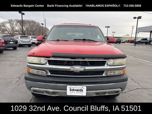 Used 2002 Chevrolet Suburban LT image 3