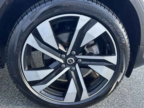 Certified 2023 Volvo XC40 B5 Plus w/ Protection Package Premier AWD/4WD image 13
