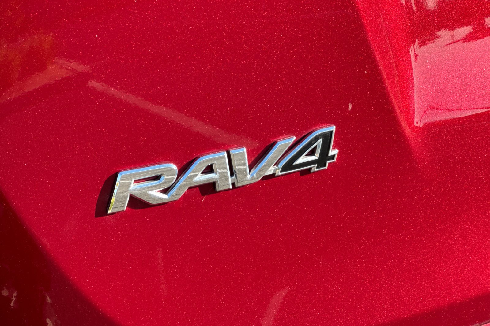 Used 2018 Toyota RAV4 LE FWD image 14