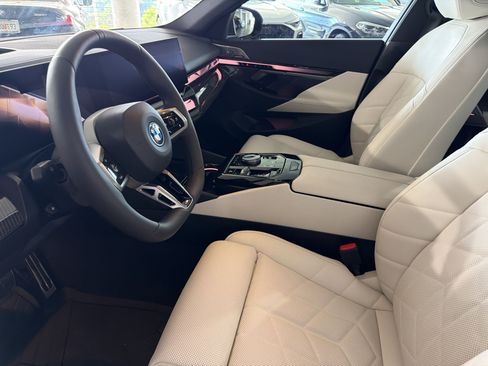 Used 2026 BMW 550e xDrive AWD/4WD image 9