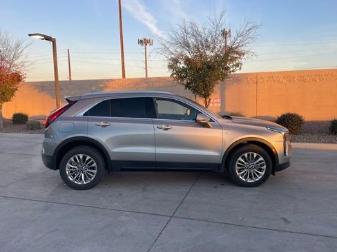 Used 2024 Cadillac XT4 Premium Luxury image 3
