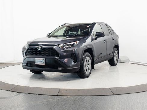 Used 2019 Toyota RAV4 LE w/ Carpet Mat Package FWD image 3