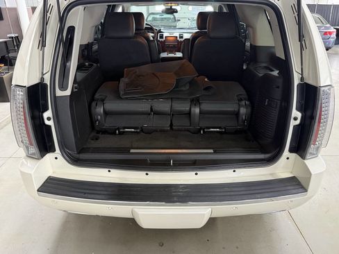 Used 2014 Cadillac Escalade Premium AWD/4WD image 9