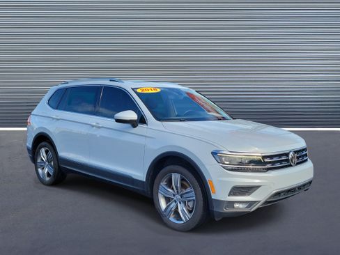 Used 2018 Volkswagen Tiguan SEL Premium AWD/4WD image 2