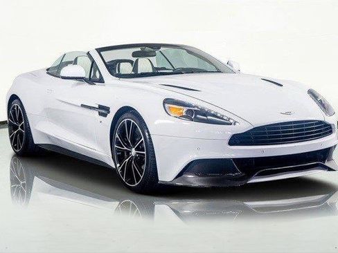Used 2017 Aston Martin Vanquish S image 5