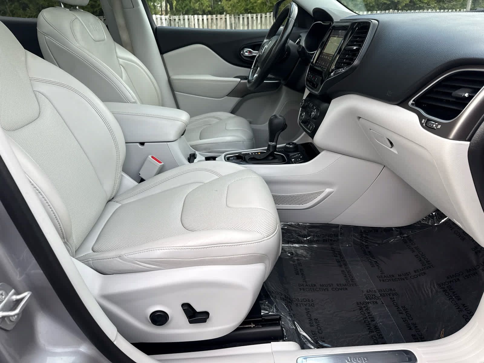 Used 2019 Jeep Cherokee Limited w/ Luxury Group AWD/4WD image 12