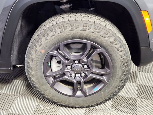 Used 2025 Jeep Grand Cherokee Trailhawk w/ Advanced Protech Group II image 9