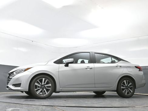 Used 2025 Nissan Versa SV FWD image 27