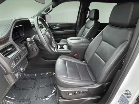 Used 2024 Chevrolet Suburban Z71 w/ Luxury Package AWD/4WD image 18