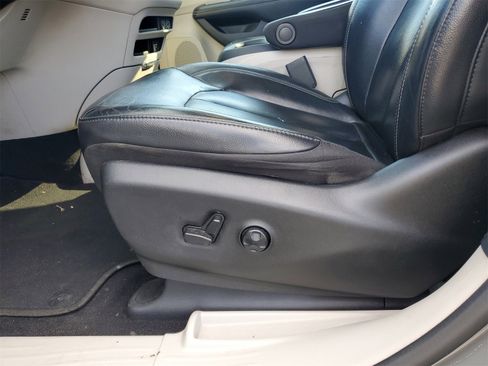 Used 2022 Chrysler Pacifica Touring-L image 12