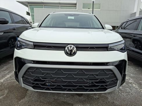 New 2026 Volkswagen Taos SE AWD/4WD image 2