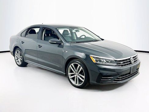 Used 2018 Volkswagen Passat 2.0T R-Line w/ R-Line Lighting Package FWD image 3