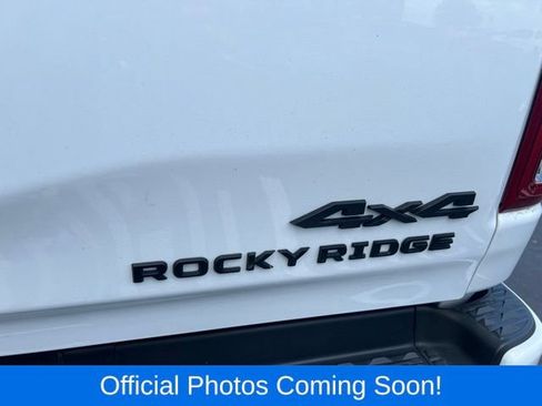 Used 2022 RAM 1500 Big Horn AWD/4WD image 3