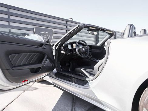 Used 2024 Porsche 911 Carrera GTS w/ Premium Package image 24