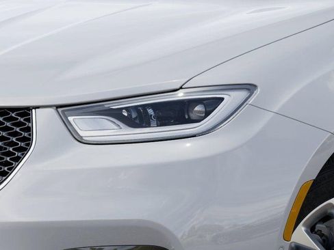 New 2026 Chrysler Pacifica Limited image 10