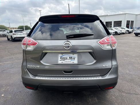 Used 2015 Nissan Rogue SV w/ SV Premium Package image 2