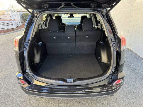 Used 2017 Toyota RAV4 LE image 14