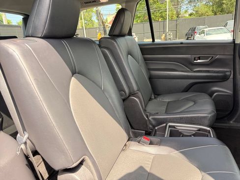 Used 2025 Toyota Grand Highlander AWD image 23