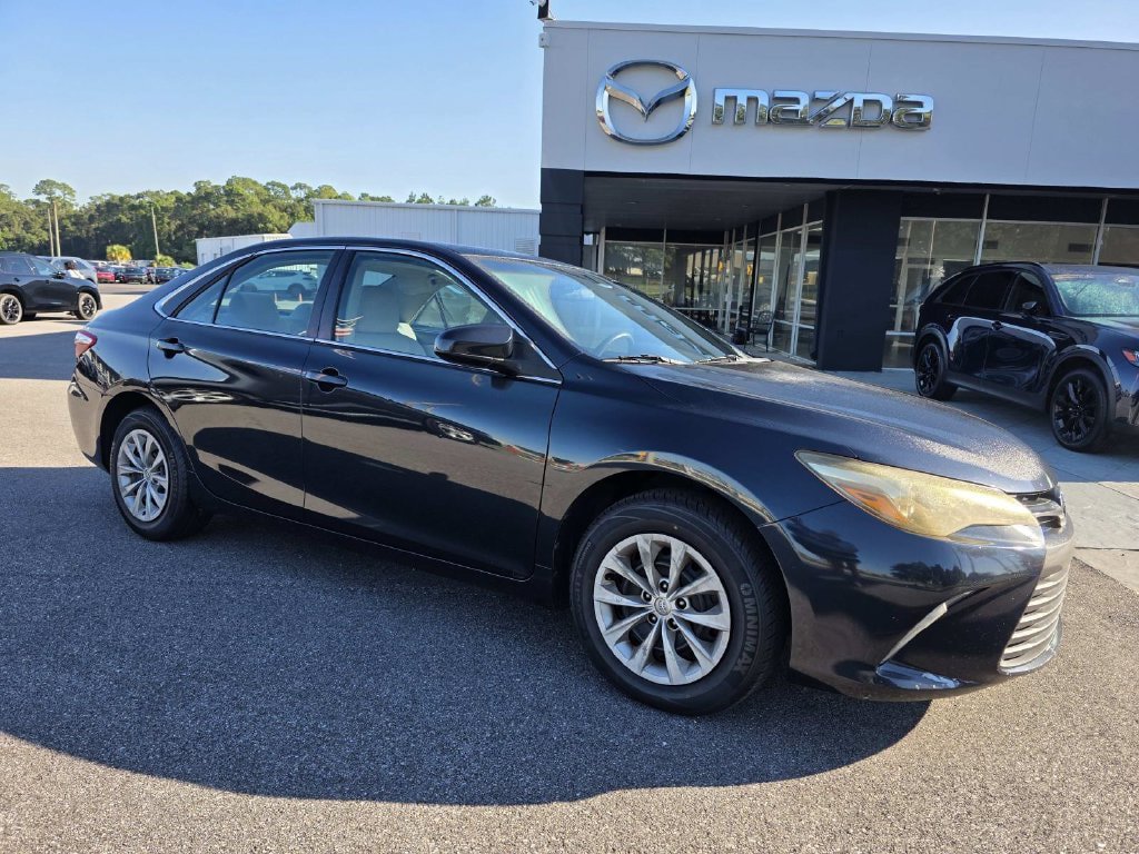 Used 2016 Toyota Camry LE FWD image 1
