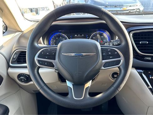 Used 2019 Chrysler Pacifica Touring Plus image 15