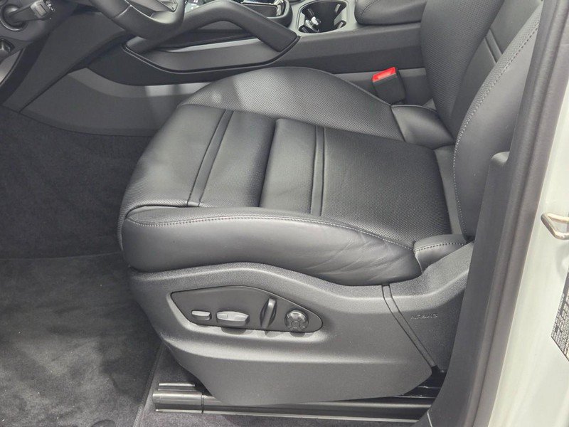 Certified 2026 Porsche Cayenne Coupe AWD/4WD image 25