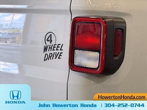 Used 2022 Jeep Gladiator Sport AWD/4WD image 12