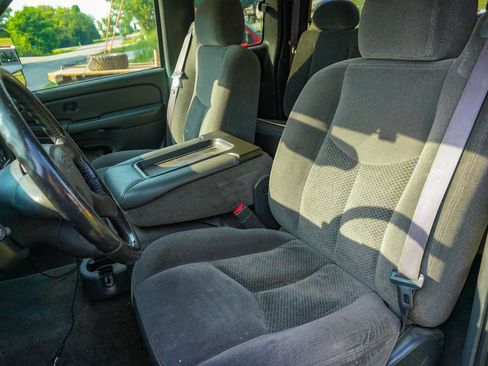 Used 2005 Chevrolet Silverado 2500 LS w/ Heavy-Duty Power Package image 20