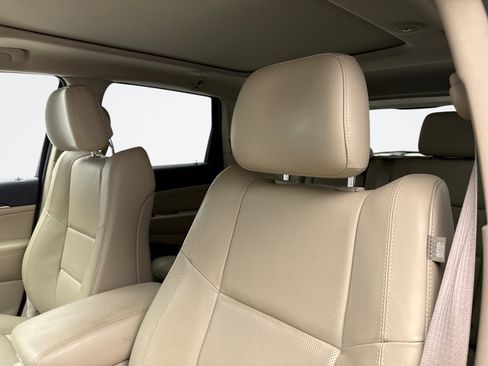 Used 2017 Jeep Grand Cherokee Limited w/ Luxury Group II AWD/4WD image 11