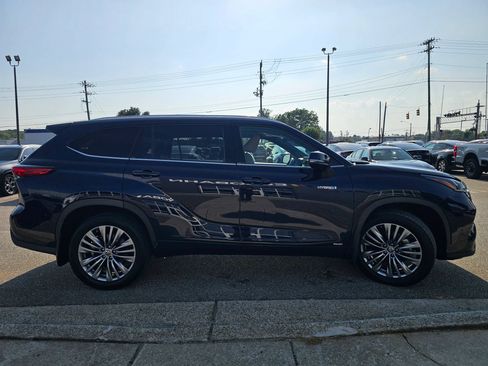 Used 2021 Toyota Highlander Platinum AWD/4WD image 6