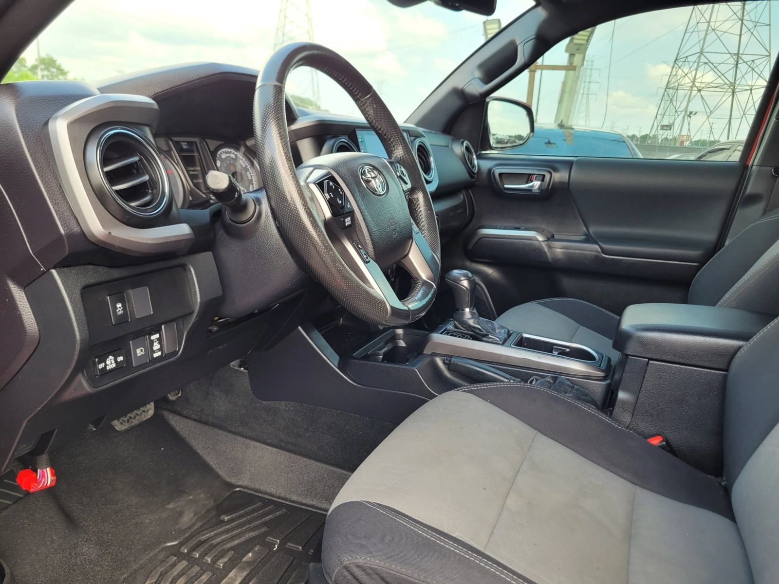 Used 2021 Toyota Tacoma TRD Off-Road AWD/4WD image 18