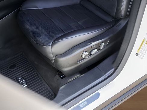 Certified 2024 Cadillac XT4 Sport image 8