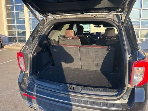 Used 2020 Ford Explorer Platinum w/ Premium Technology Package image 18