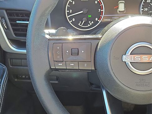 Used 2023 Nissan Rogue SV image 19