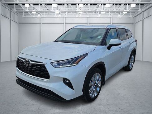 Certified 2025 Toyota Highlander Limited AWD/4WD image 1