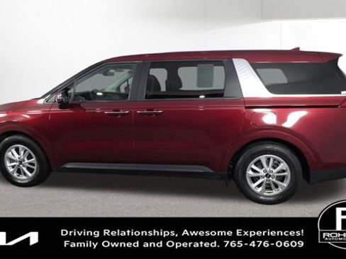 Used 2023 Kia Carnival LX FWD image 6
