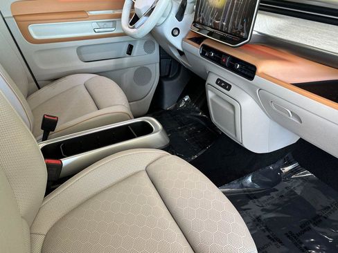 New 2025 Volkswagen ID. Buzz 1st Edition image 16