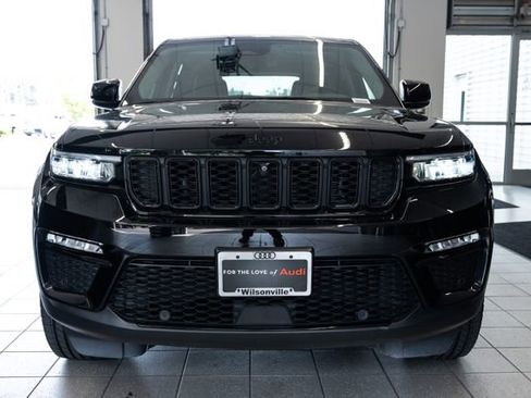 Used 2023 Jeep Grand Cherokee Limited w/ Luxury Tech Group II AWD/4WD image 2