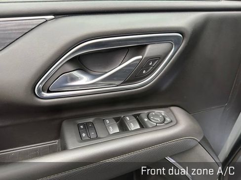 Used 2023 GMC Yukon XL SLT AWD/4WD image 31